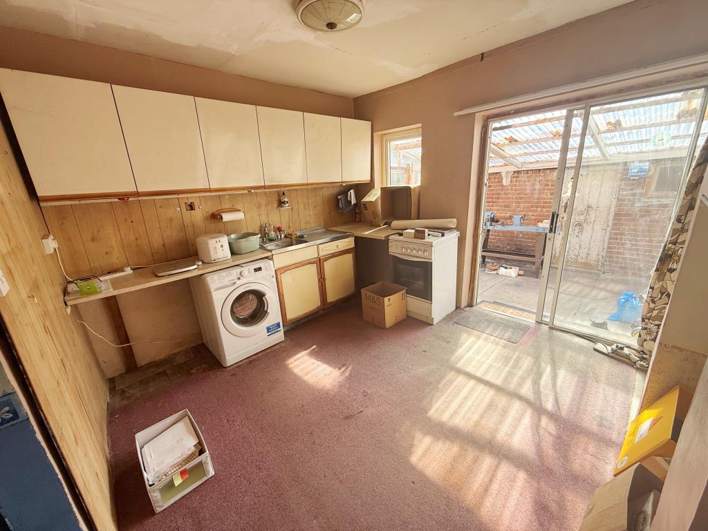 Lot: 157 - PAIR OF COTTAGES FOR REFURBISHMENT AND REPAIR WITH APPROXIMATELY 2.8 ACRES OF LAND - Kitchen